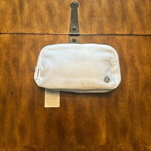 Lululemon Everywhere Belt Bag – White - NWT